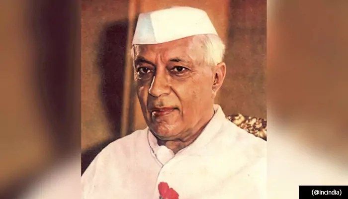 Jawaharlal Nehru's Birth Anniversary: Why Did He Always Wear a Red Rose on His Coat?